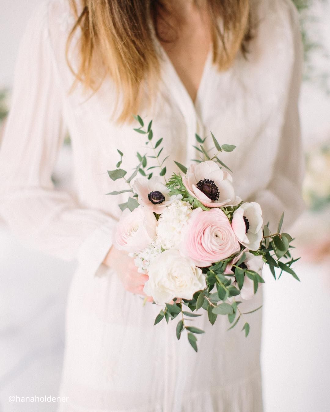Cute Small Bouquets for a Winter Wedding