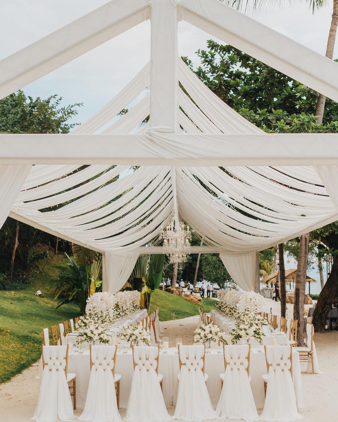 Tent Decor Ideas For Romantic Wedding