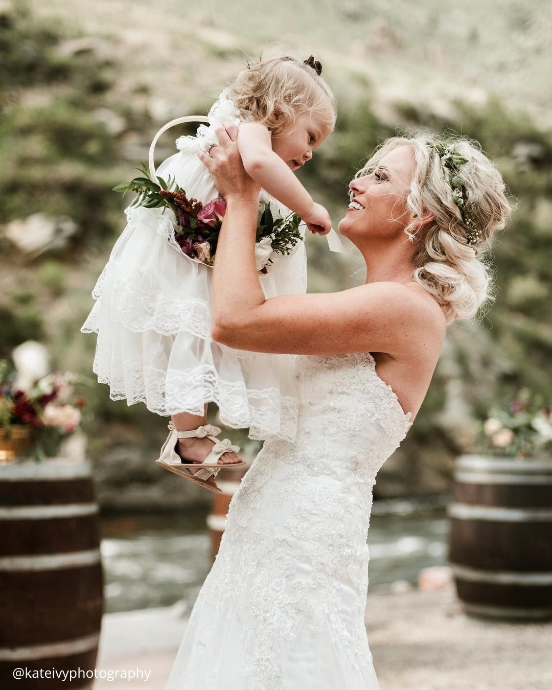 Tips for Capturing Perfect Wedding Family Photos