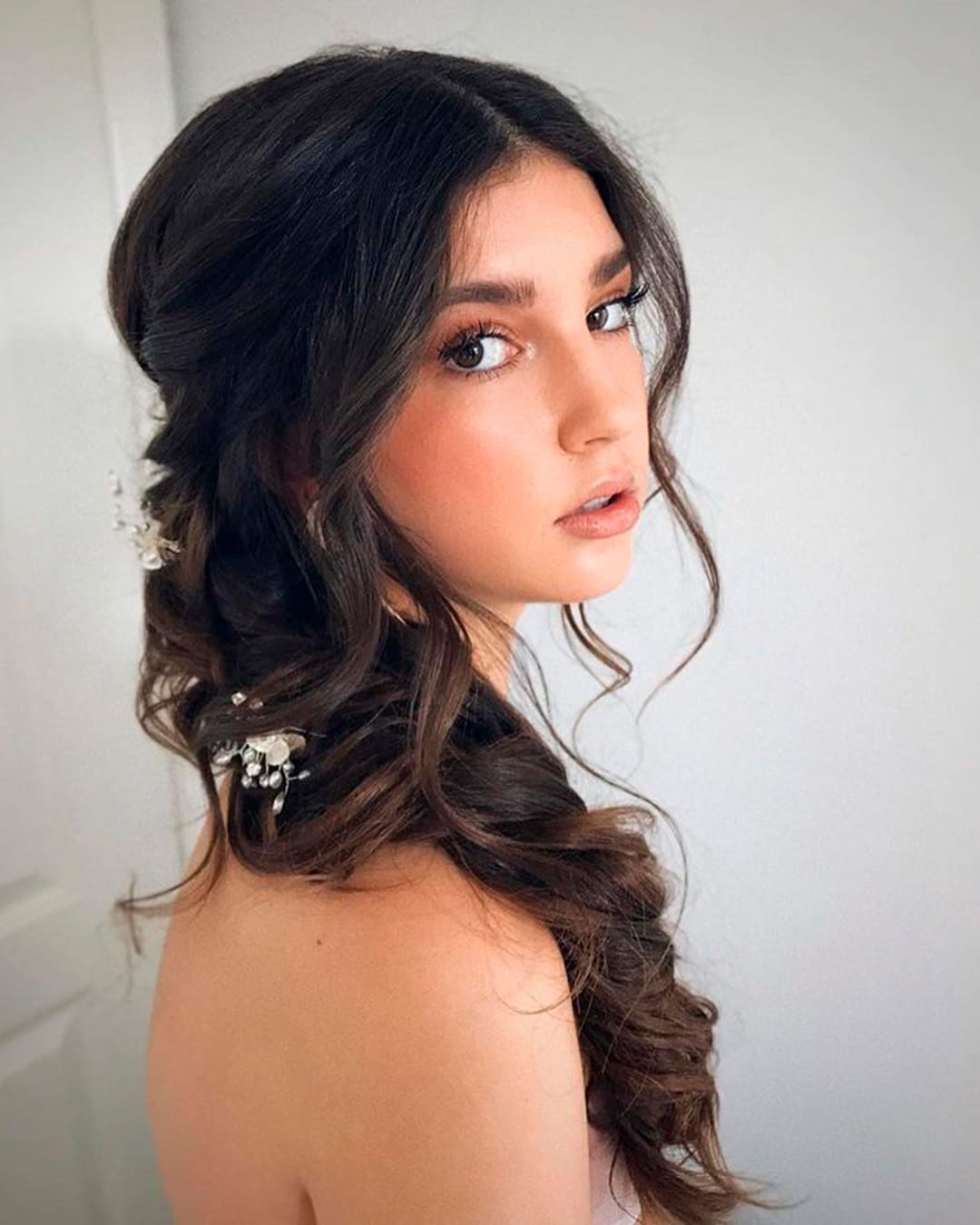 Classic Curly Hairstyles For Wedding
