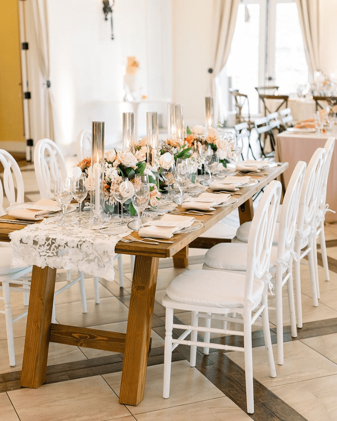 Spectacular Decor Ideas With Flowers In Glass