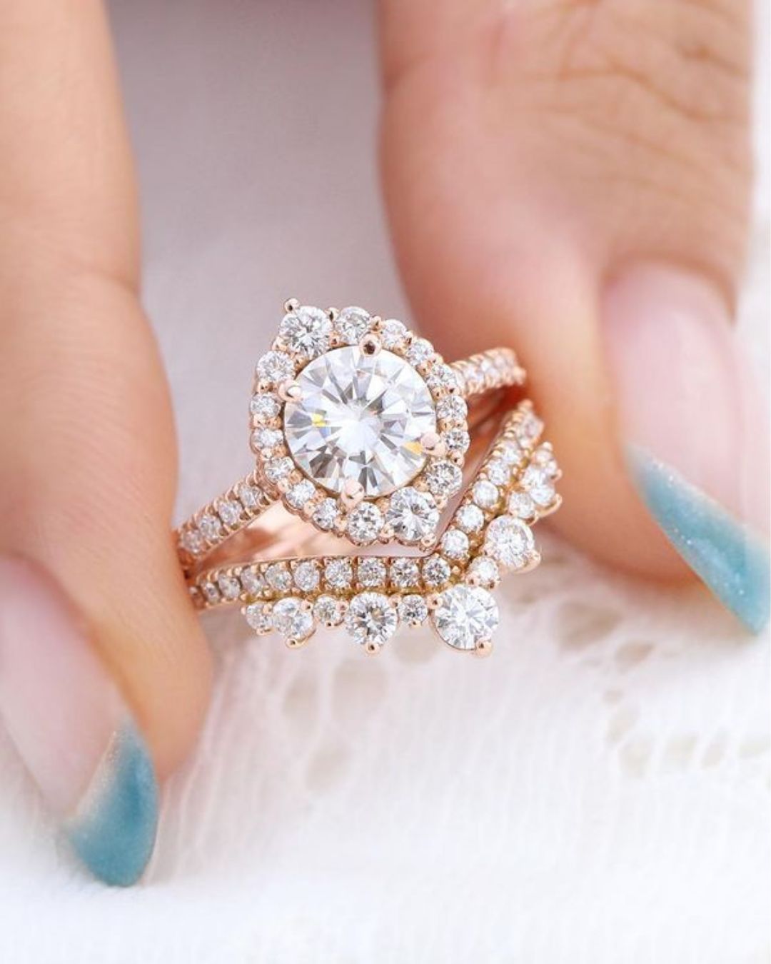 Round Cut Engagement Rings