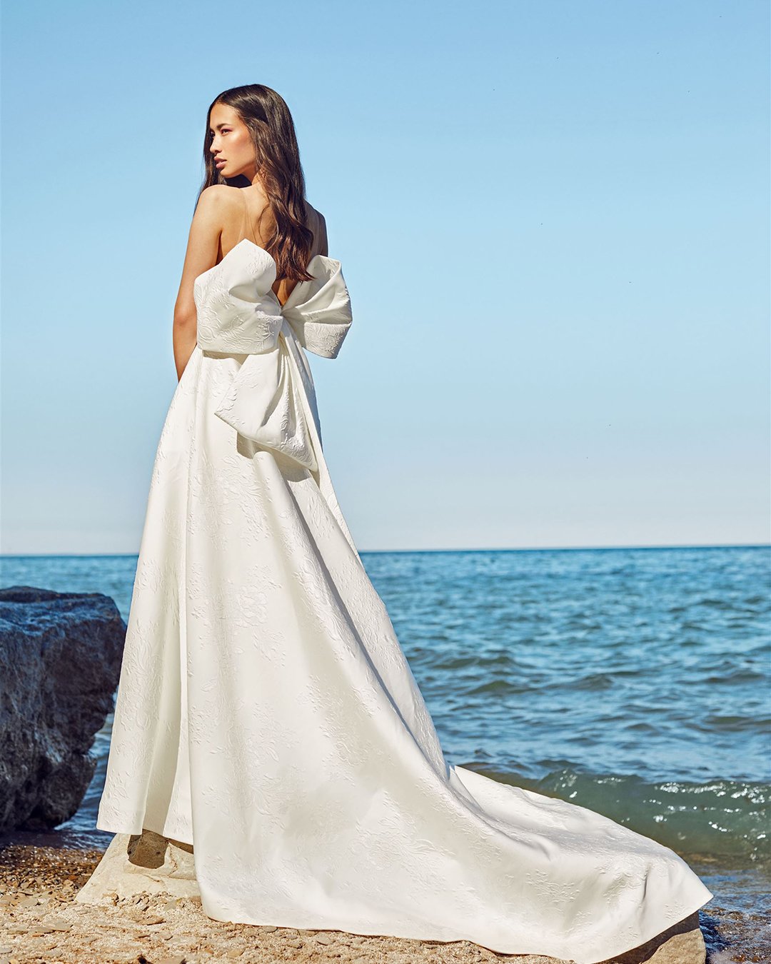 Is a great option a high-slit wedding dress for someone who wants to look super sexy?