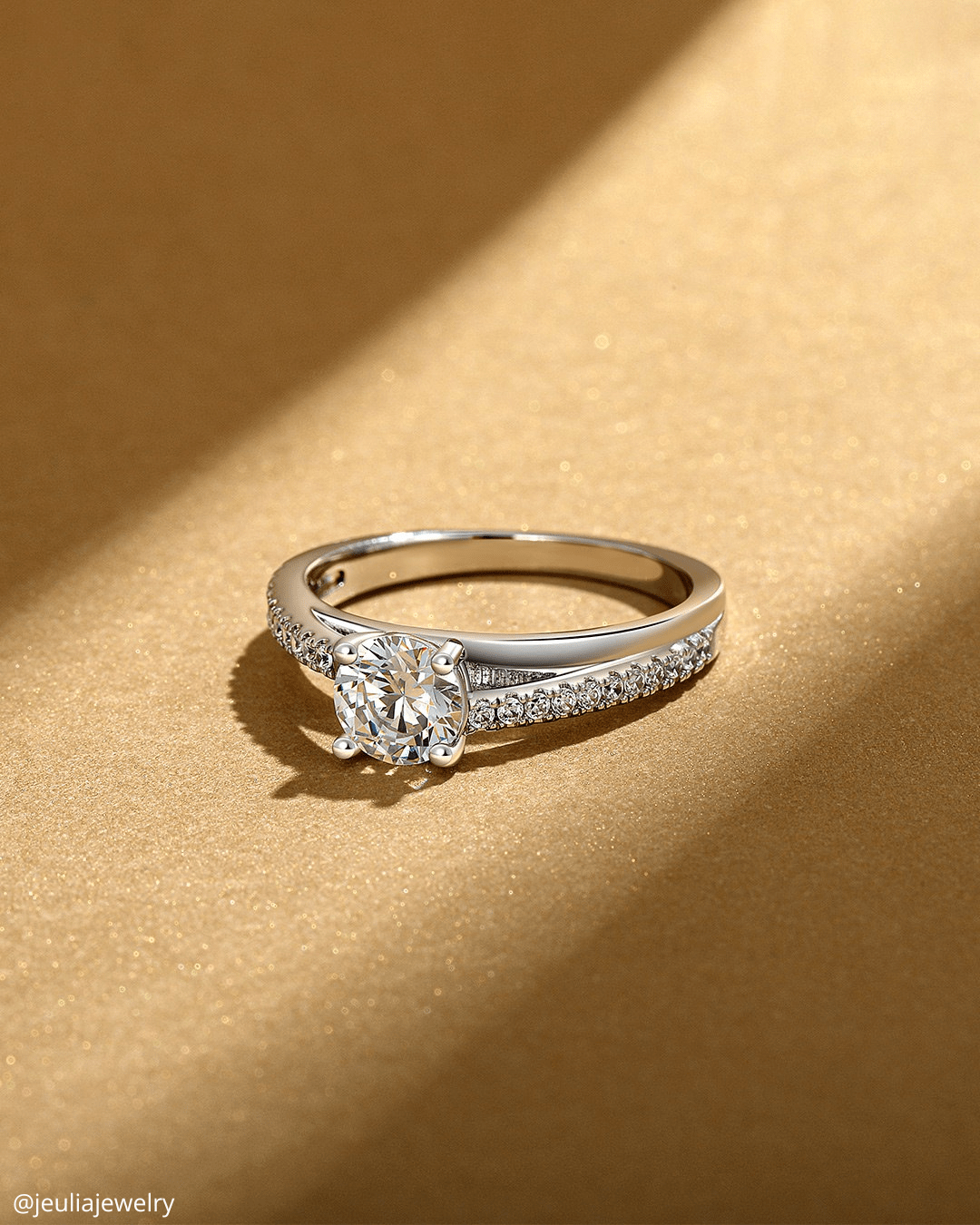 Round Cut Engagement Rings