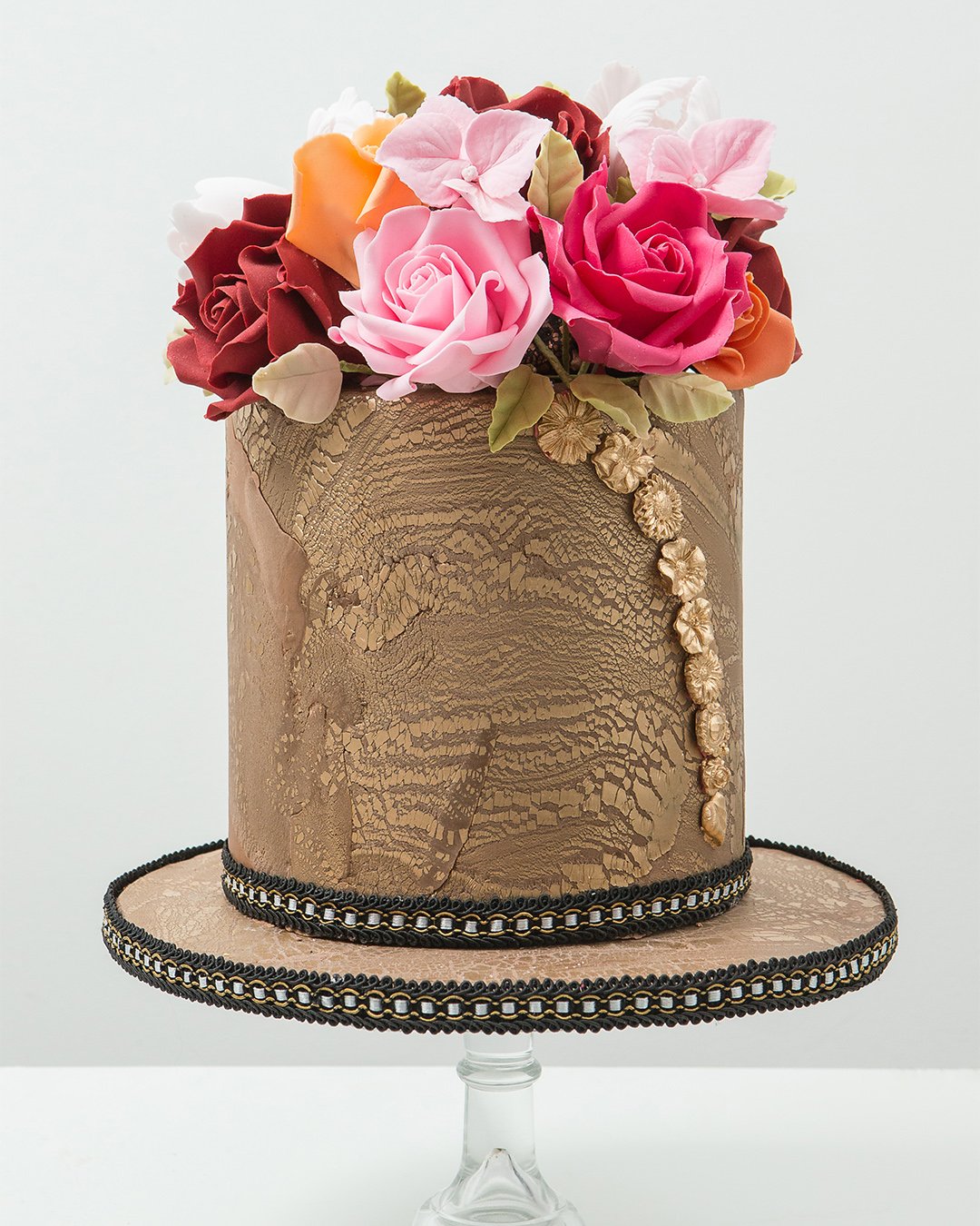 wedding cake trends chocolate cake with flowers Elizabeth