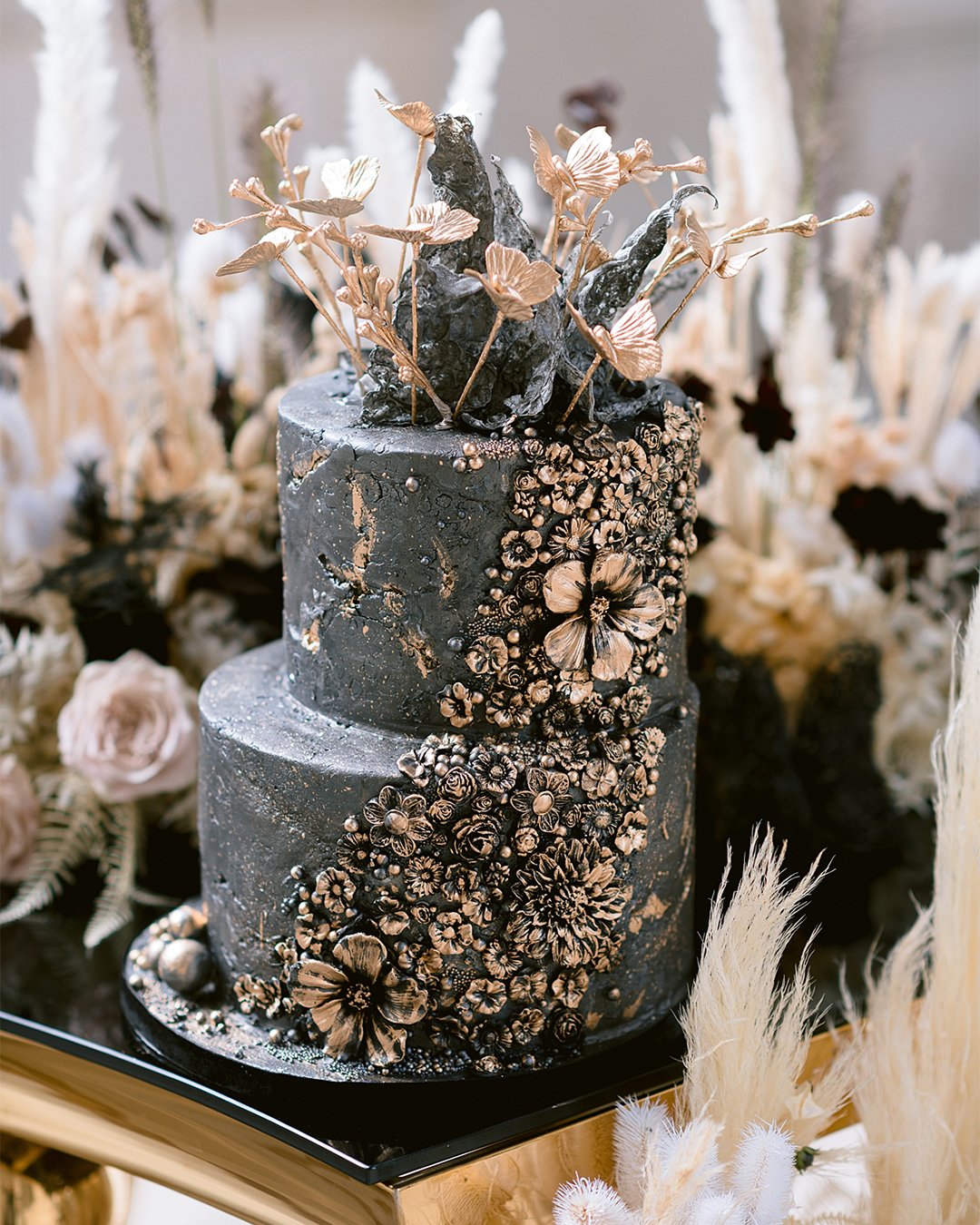 wedding cake trends Black wedding cake elizabethscakeemporium