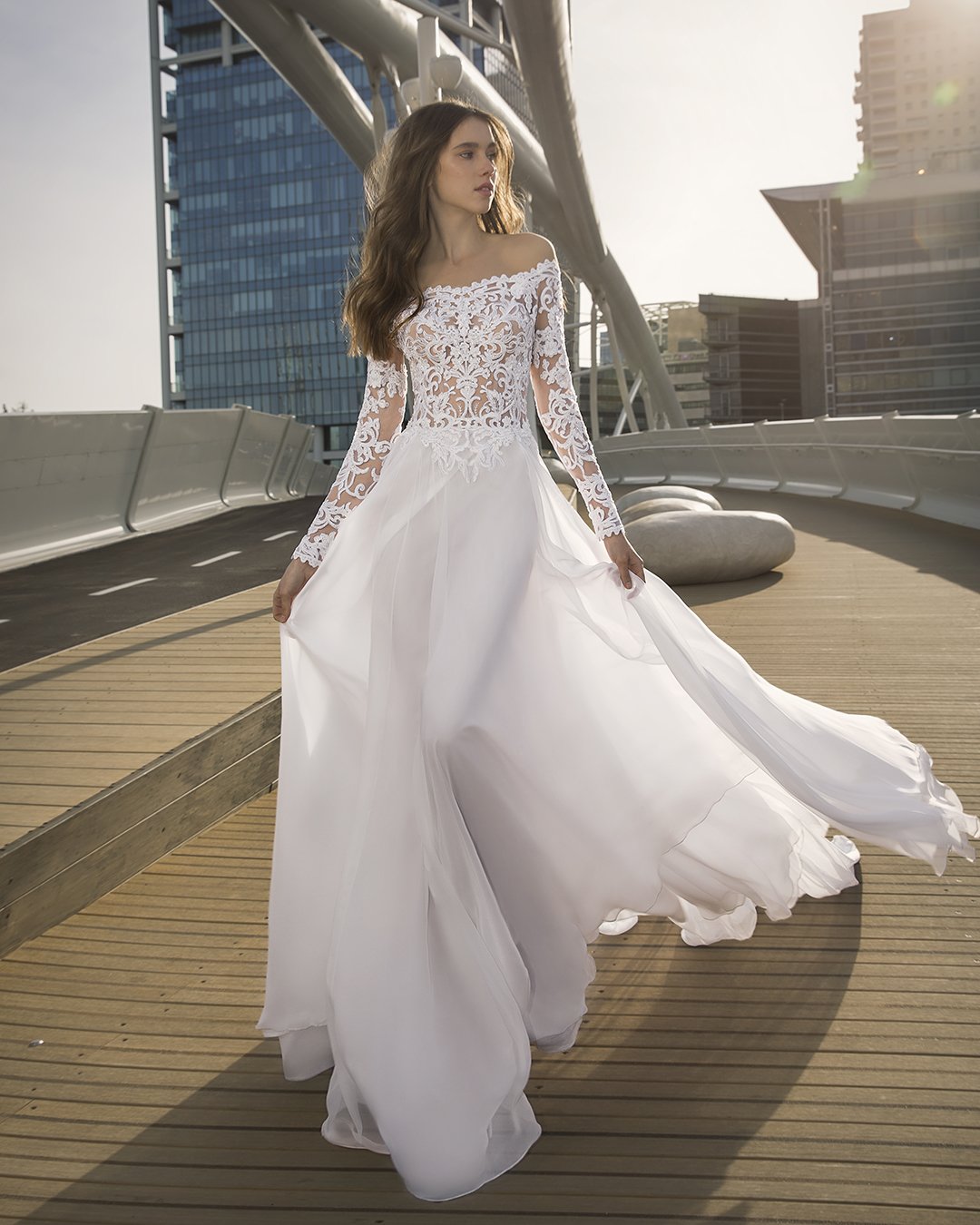 What is a Bohemian-style wedding dress? How do you make a wedding dress look like boho?