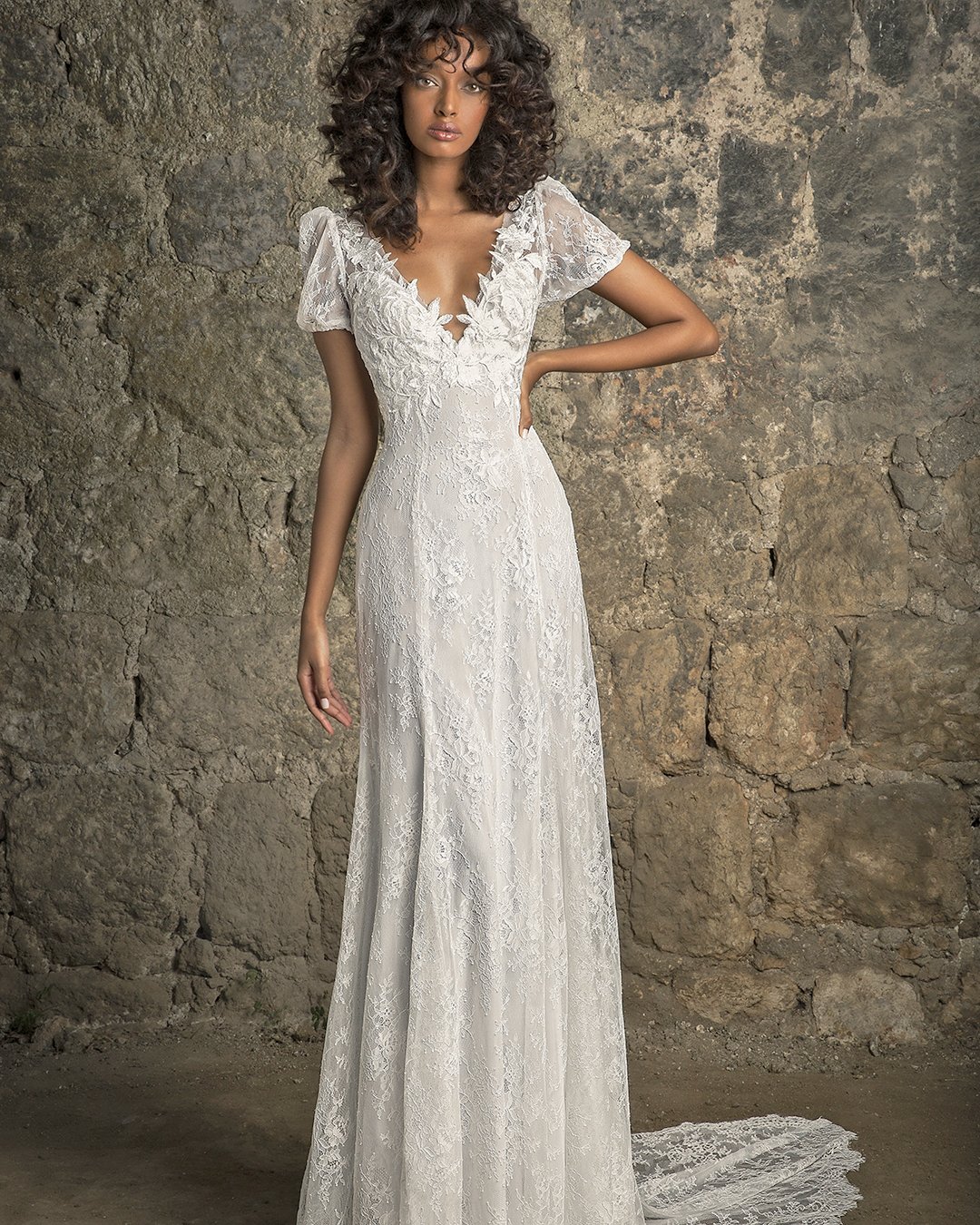 What is a Bohemian-style wedding dress? How do you make a wedding dress look like boho?