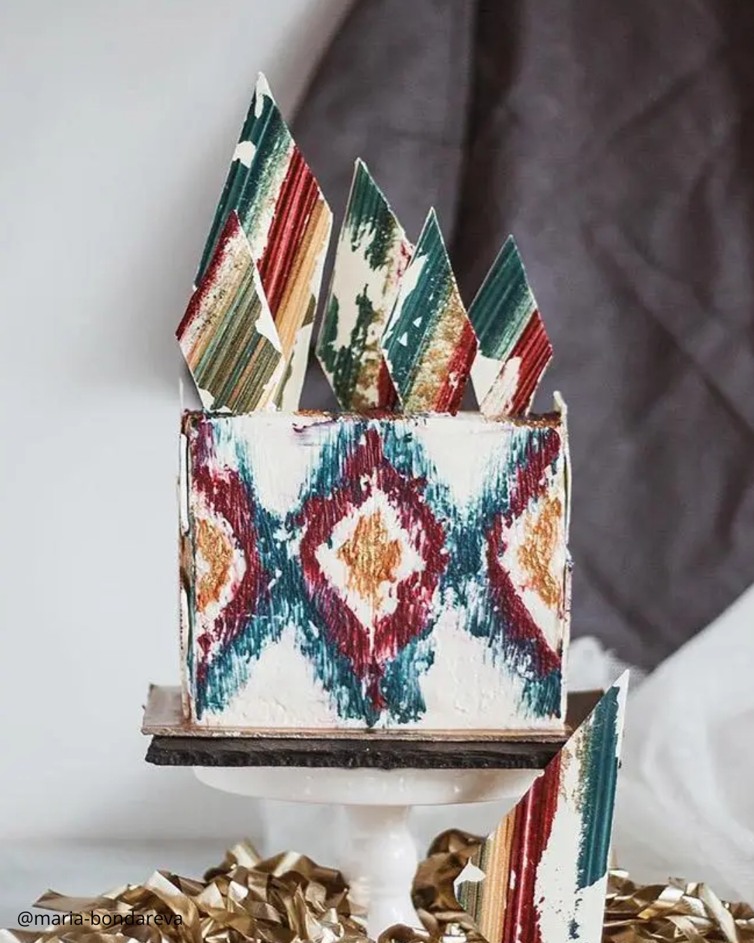 Wedding Cakes With Ornament Decor