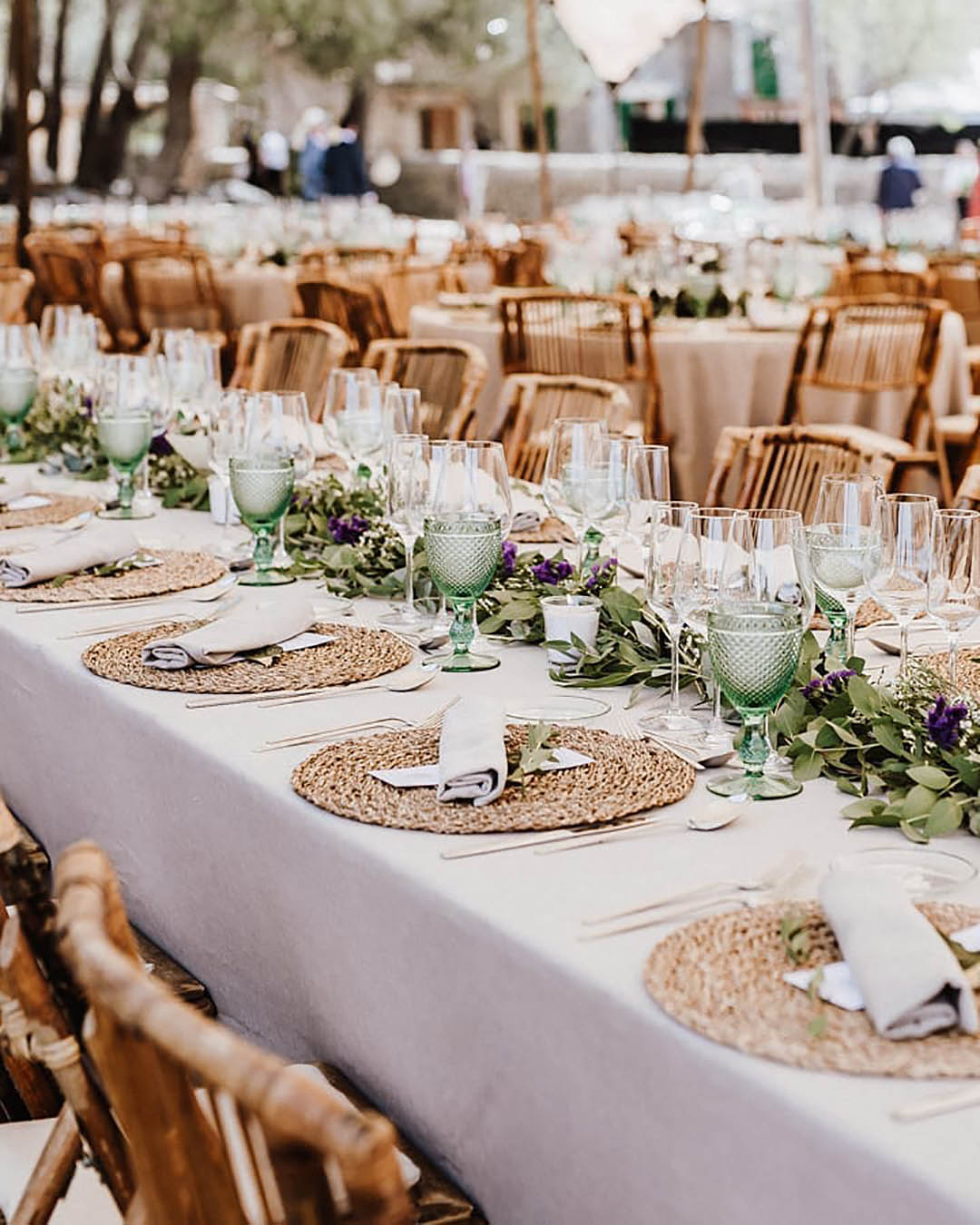 Main things to consider when choosing wedding colors