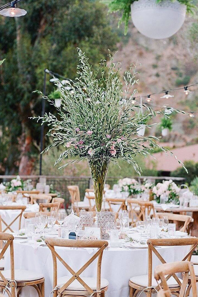 Stunning Minimalist Centerpieces