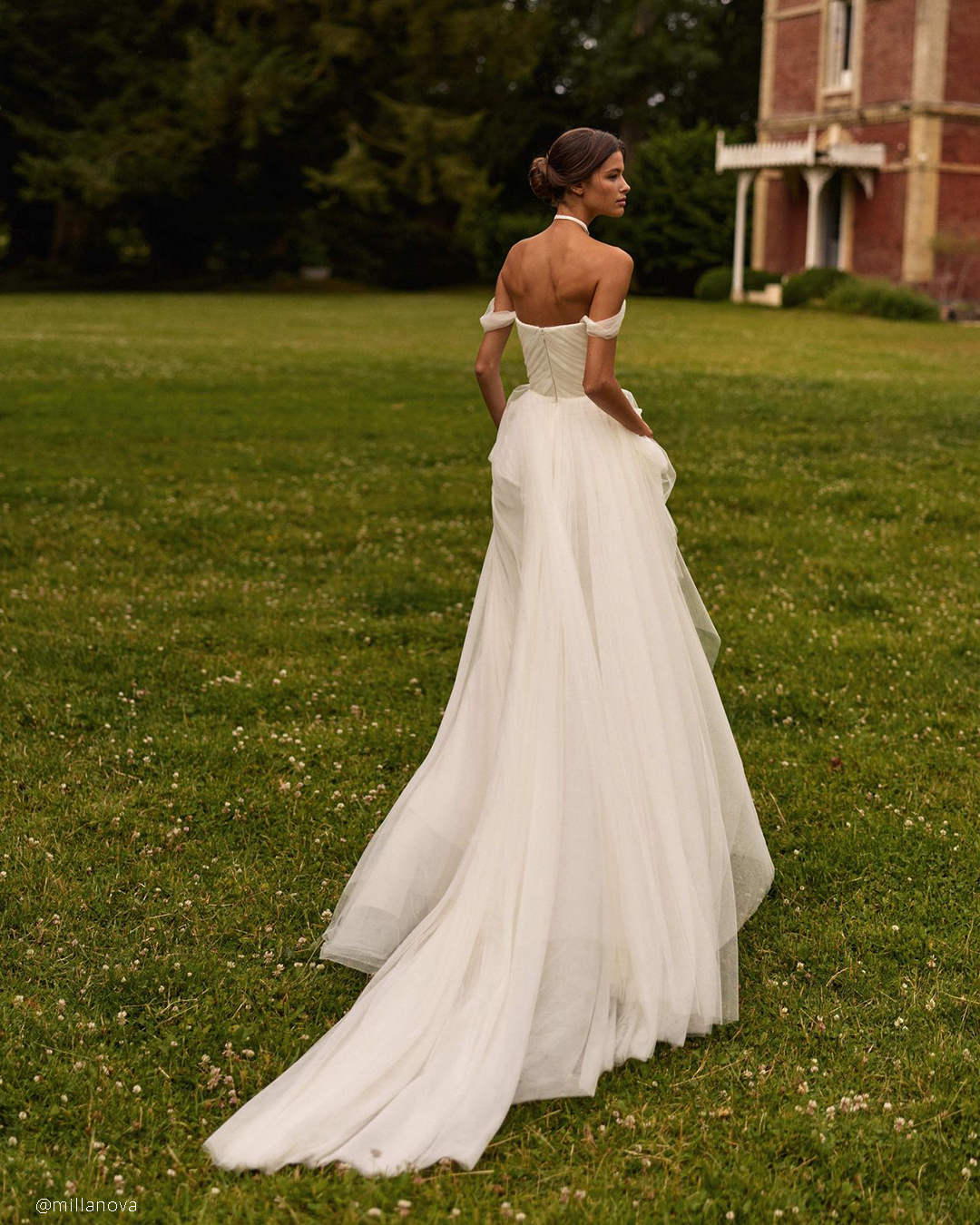 How to Choose a Womens Rustic Dresses by Weather, Location & Wedding Format?