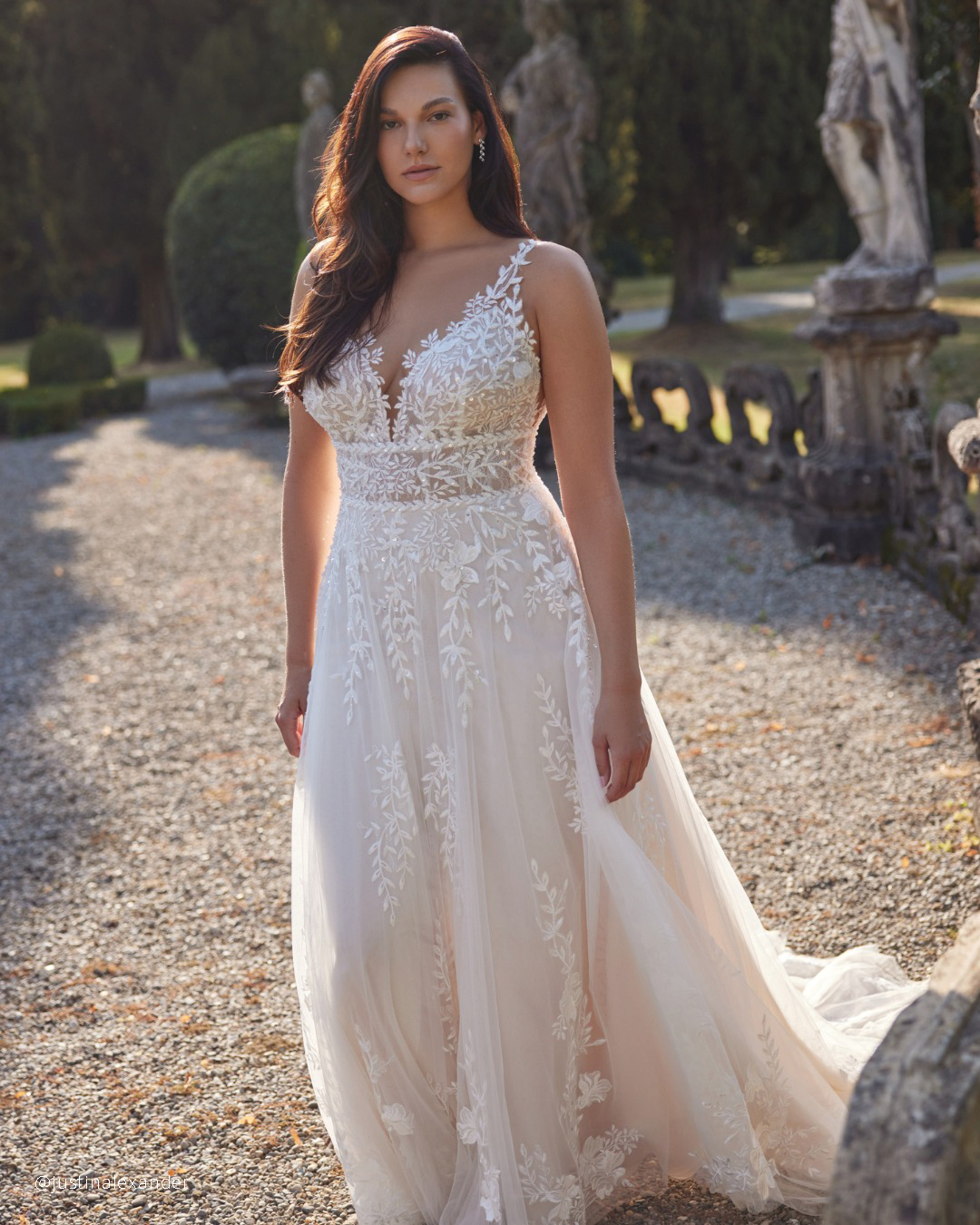 How to Choose a Womens Rustic Dresses by Weather, Location & Wedding Format?