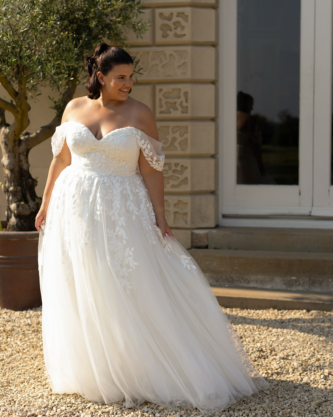 How to Choose a Womens Rustic Dresses by Weather, Location & Wedding Format?