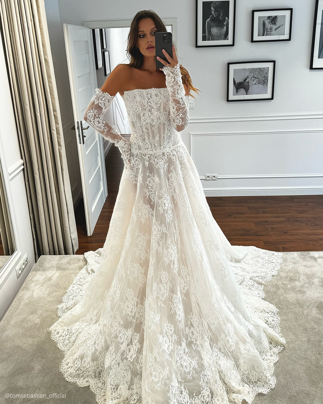 Lace Strapless Wedding Dresses