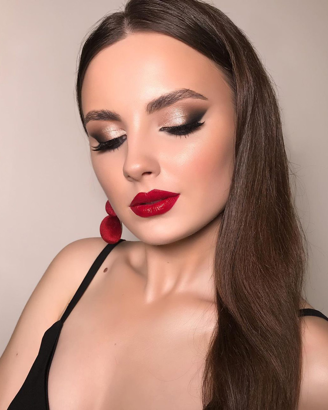 Dramatic Smokey Eyes and Red Lipstick for Brides
