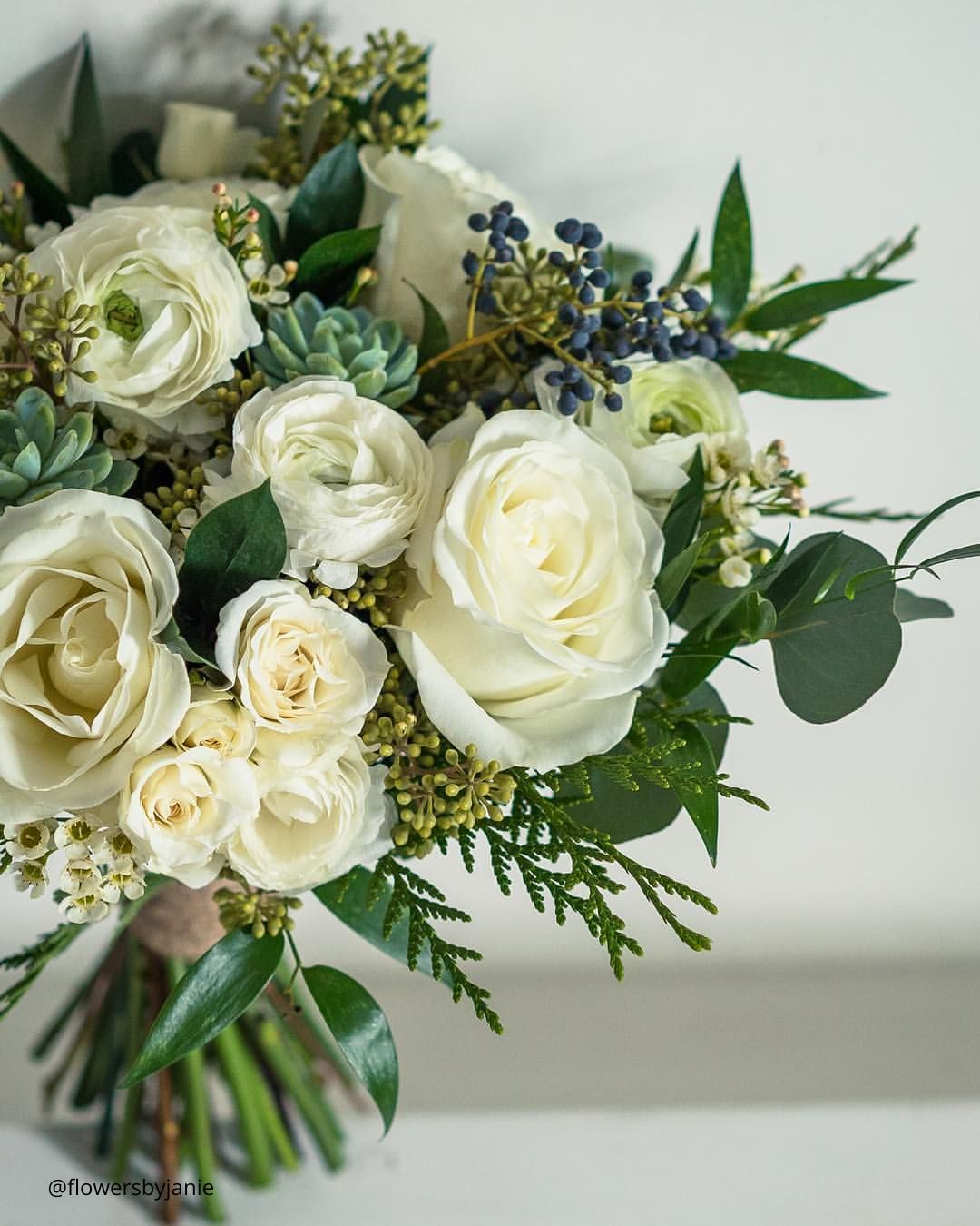 Winter Wedding Bouquet Ideas