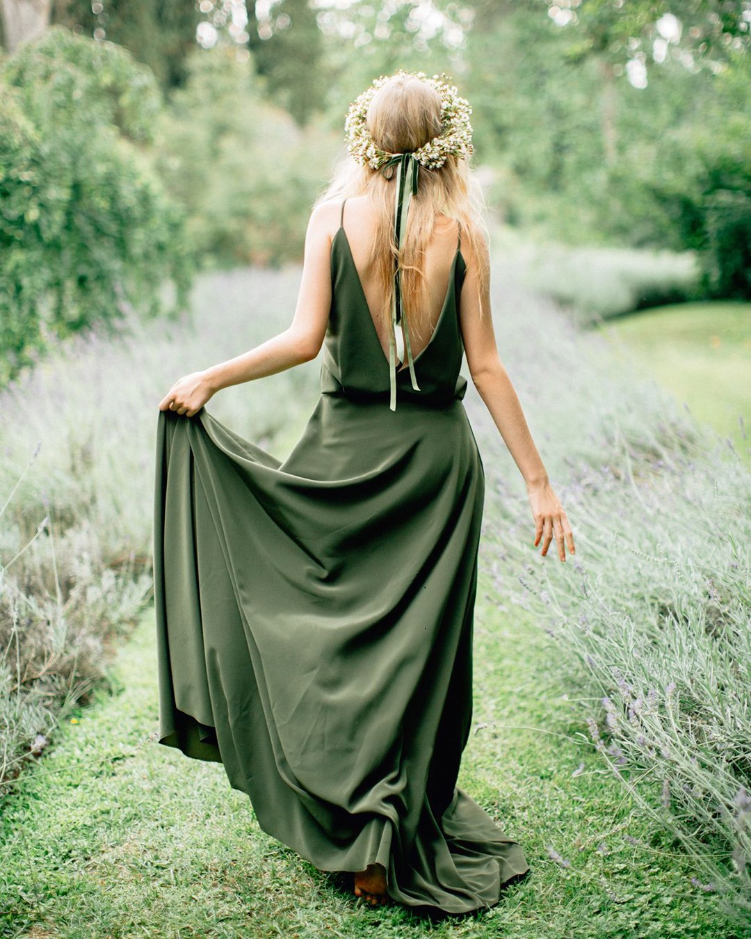 What kind of wedding is best for dark hunter green bridesmaid dresses?
