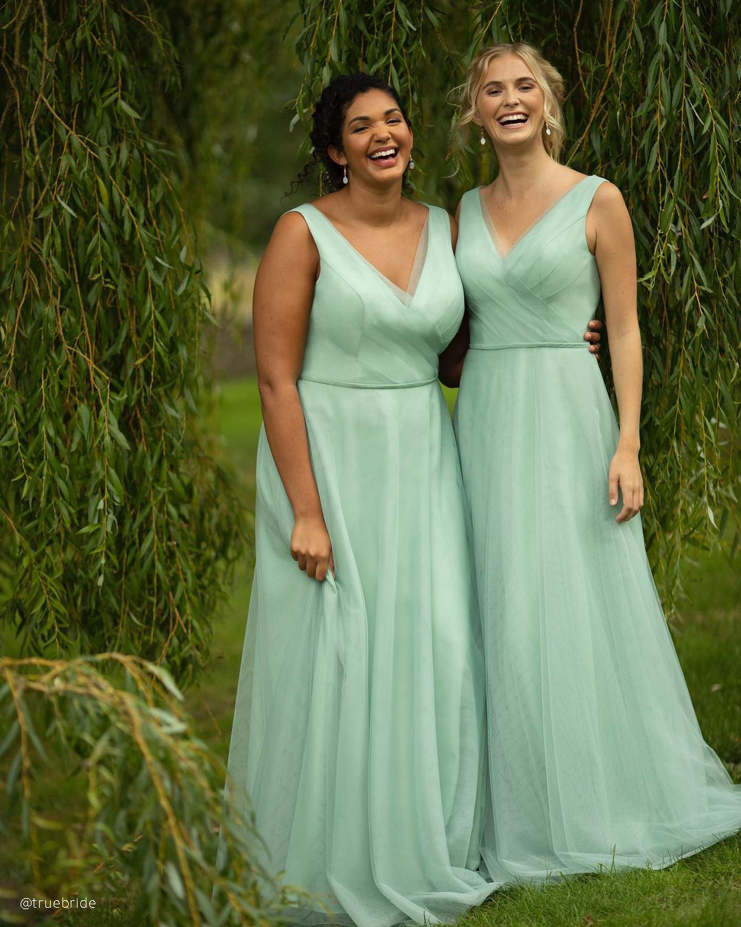 What kind of wedding is best for mint bridesmaid dresses green?